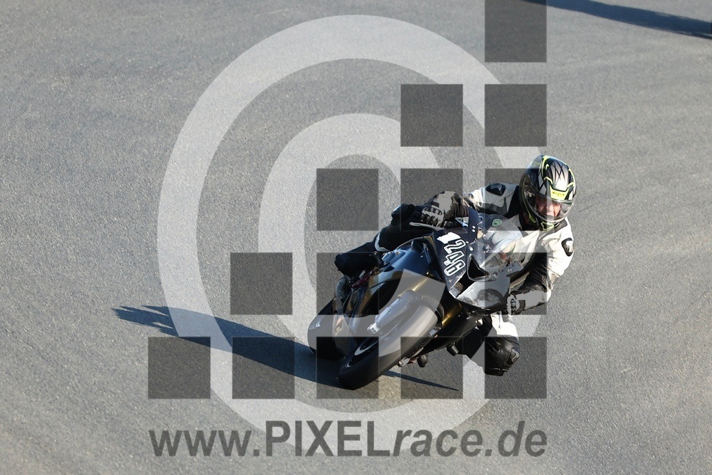 0246-20250719_10080 | Schöne Erinnerungen an spannende Momente - das festzuhalten ist unser Job. PIXELrace.de ist seit 2003 auf den Rennstrecken Europas unterwegs um die Action draußen beim Fahren und die wunderbare Stimmung imm Fahrerlager für euch einzufangen.