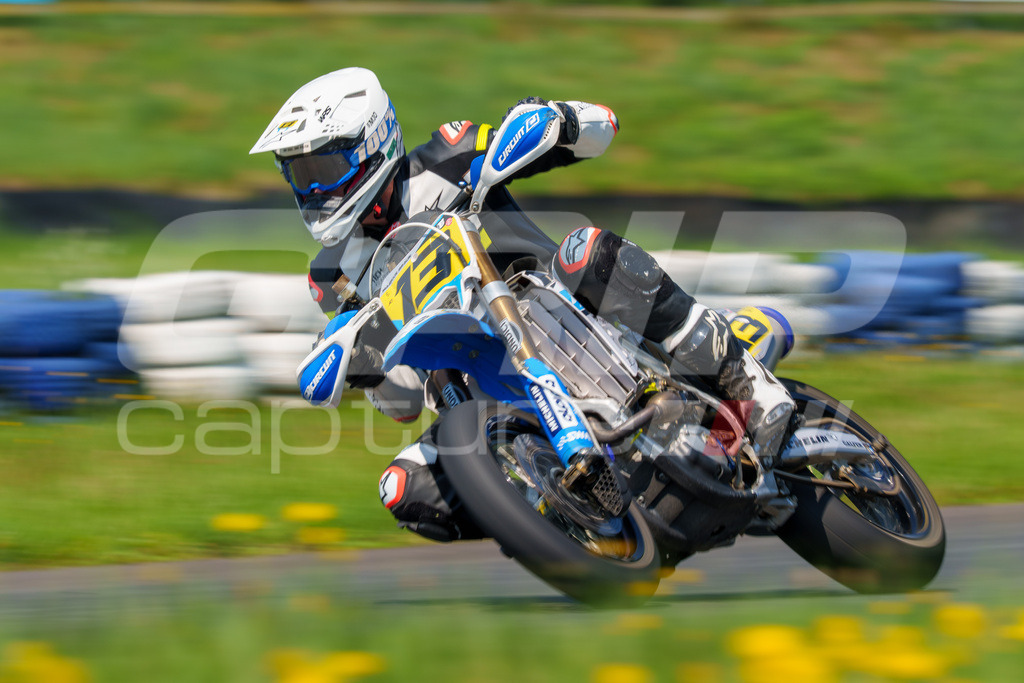 G-Cup + Supermoto Staatsmeisterschaft + Hungarian Supermoto Championship | GRIPcapture steht für authentische Sportfotografie in Österreich – für Momente, die mehr sind als Geschwindigkeit oder Ergebnis. Es geht um Emotion, Spannung, Fokus und den Augenblick, der oft nur einen Wimpernschlag dauert.Ob Motorsport, Teamsport oder 