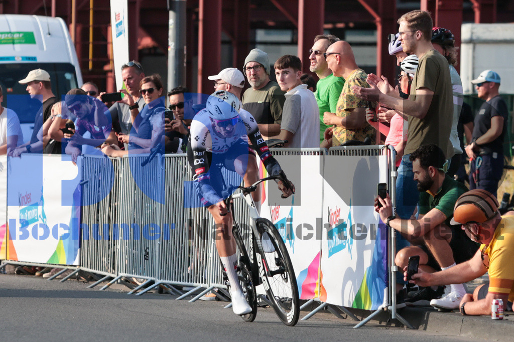 SES_DEUTOU20250820-188 | bond - Realisiert mit Pictrs.com