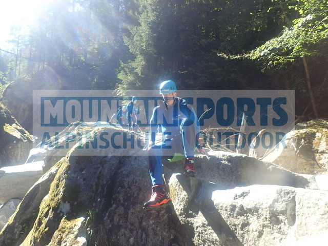 PC020041 | Bestelle die Bilder deines Berg- oder Wasser-Abenteuers mit Mountain Sports bequem von zu Hause aus direkt über unseren Online Fotoshop von pictrs.com. - Realisiert mit Pictrs.com