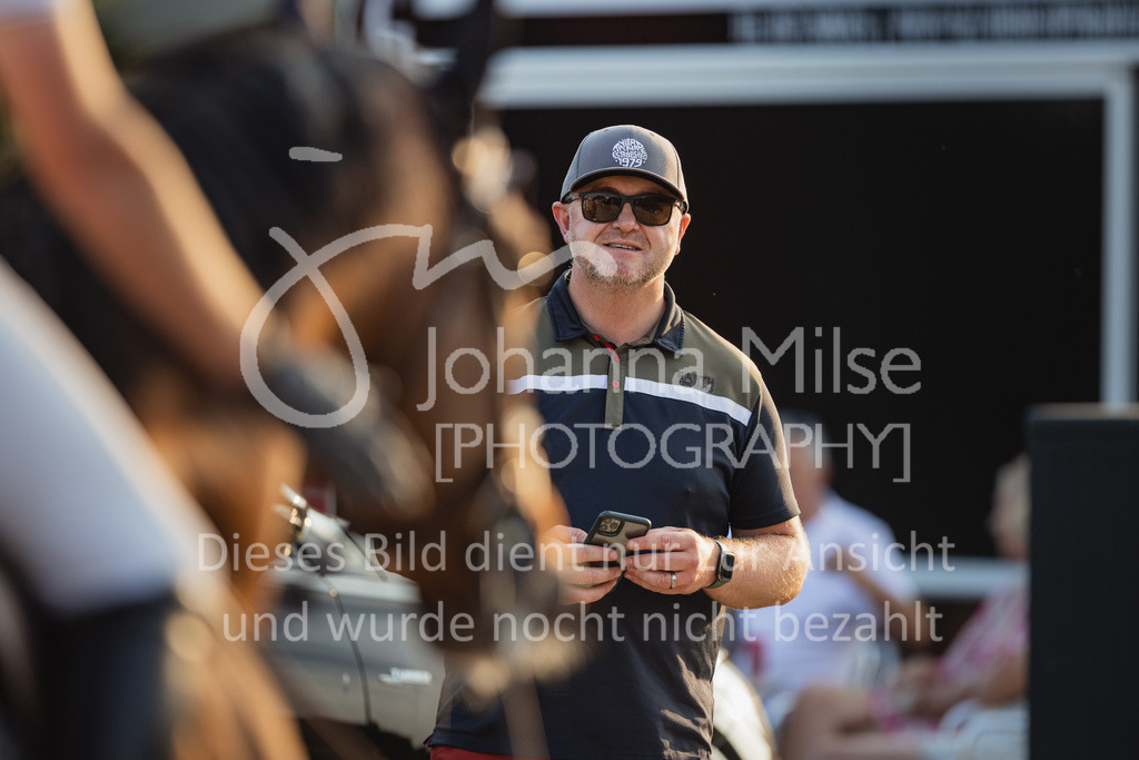 230624_PfSpTa_GroßerPreis-307 | Deine schönsten Turniermomente als professionelle Fotos! Entdecke hochwertige Pferdesport-Fotografie im Online-Shop. Jetzt Fotos finden & bestellen!