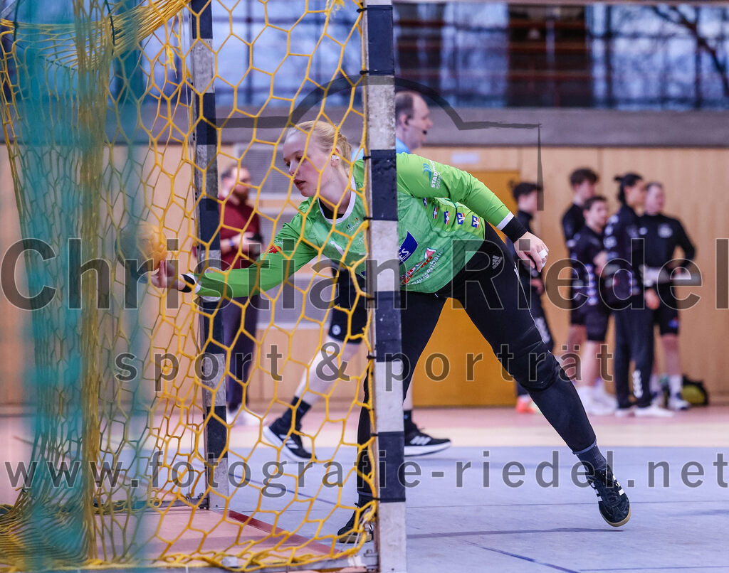2024-12-14_117_SpVgg_Altenerding_gegen_SVA_Palzing | Erding, Deutschland, 14.12.2024:Handball, Bezirksoberliga Frauen Altbayern 2024 / 2024, 9. Spieltag, SpVgg Altenerding gegen SVA Palzing, Endergebnis: 20:30Torfrau Hanna Obermair (SpVgg Altenerding, #1)Foto: Christian Riedel / fotografie-riedel.net