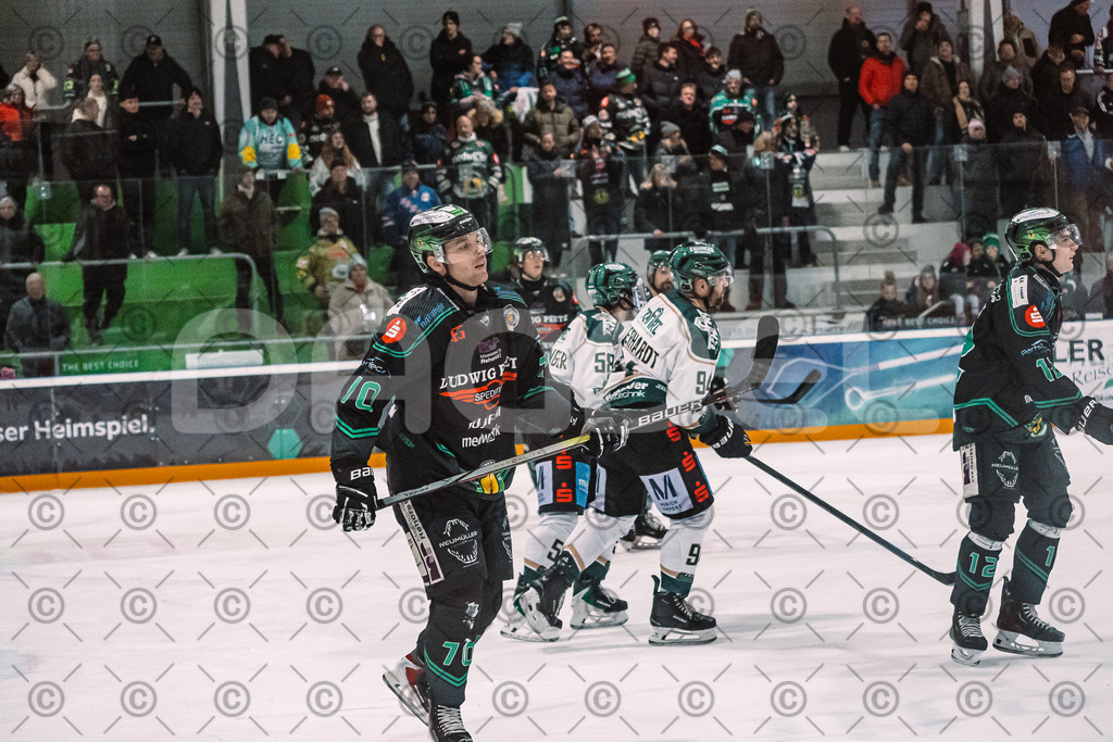 Alligators_vs_Erding_12_12_2025-132 | Höchstadt Alligators Fotogalerie: Eishockey-Action aus Franken. Professionelle Spielfotos, Portraits & Stadionbilder zum Download. Jetzt entdecken! - Realisiert mit Pictrs.com