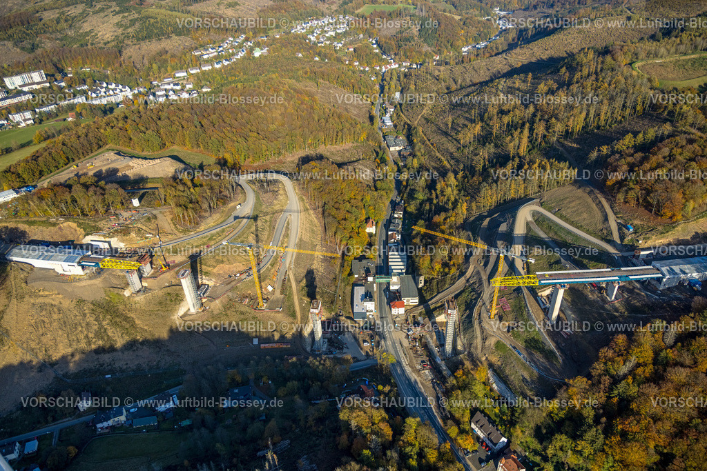 Luedenscheid241017298Rahmede-Bruecke | Luftbild, Lüdenscheid, Bauarbeiten an der Rahmedetalbrücke an der Autobahn A45, Verkehrsinfrastruktur, die Südspur wächst langsam zueinander, Autobahnsperrung, Ruhrgebiet, Nordrhein-Westfalen, Deutschland