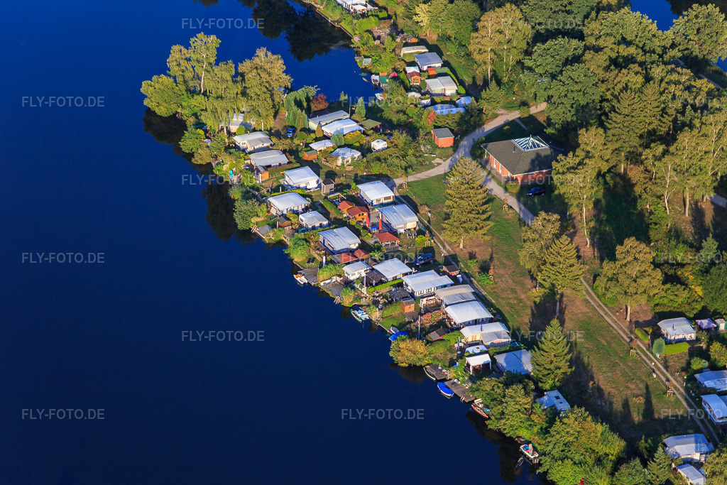 Luftbild: Diebsradenweg am Elbe-Lübeck-Kanal mit Campingplatz Freizeitwelt Güster in Güster im Bundesland Schleswig-Holstein in Deutschland. Foto: IMG_110495.jpg vom 21.08.2018 durch Werner Riehm/FLY-FOTO.deFreizeitwelt Güster ::&nbsp;Ein Paradies zum Campen