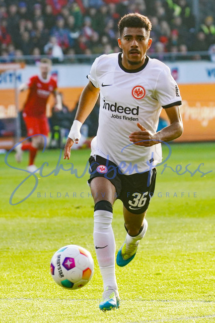 240224Ho1723 | Ansgar Knauff (Eintracht Frankfurt) - FC Heidenheim - Eintracht Frankfurt
Fussball Bundesliga, Saison 2023_24, 24. Spieltag, FC Heidenheim-Eintracht Frankfurt 
Deutschland, Heidenheim, Voith Arena, 02.03.2024

(DFL DFB REGULATIONS PROHIBIT ANY USE OF PHOTOGRAPHS as IAMGE SEQUENCES and or QUASI-VIDEO).

