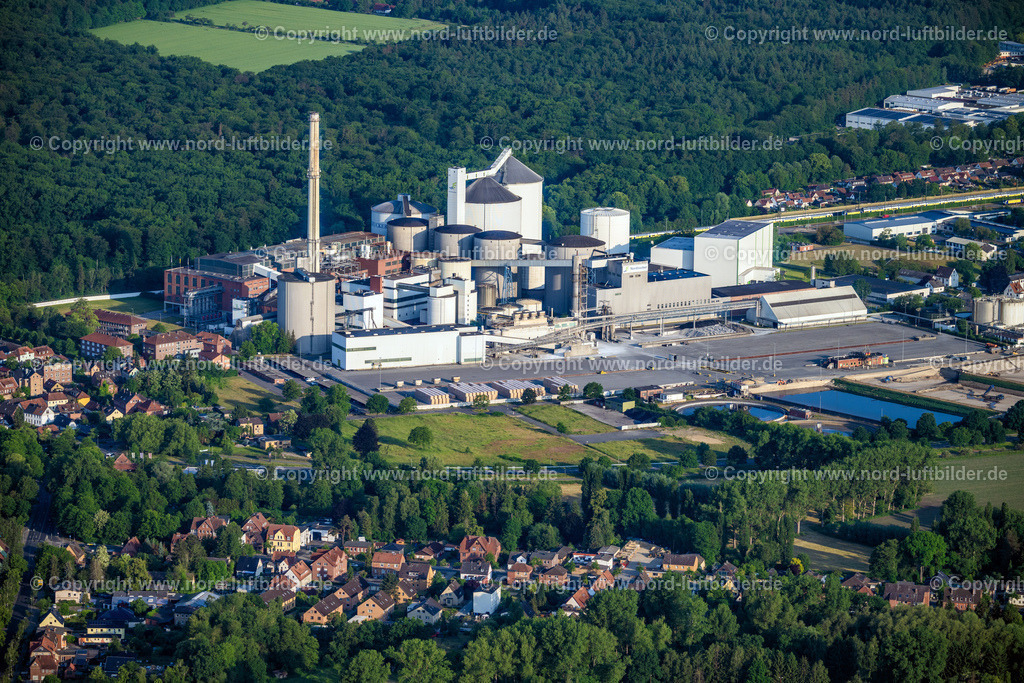 Uelzen_Nordzucker_ELS_9973050623 | UELZEN 05.06.2023 Gebäude und Produktionshallen auf dem Werksgelände der Nordzucker AG in Uelzen im Bundesland Niedersachsen, Deutschland. Weiterführende Informationen bei: Nordzucker AG. // Building and production halls on the premises of of Nordzucker AG in Uelzen in the state Lower Saxony, Germany. Further information at: Nordzucker AG. Foto: Martin Elsen
