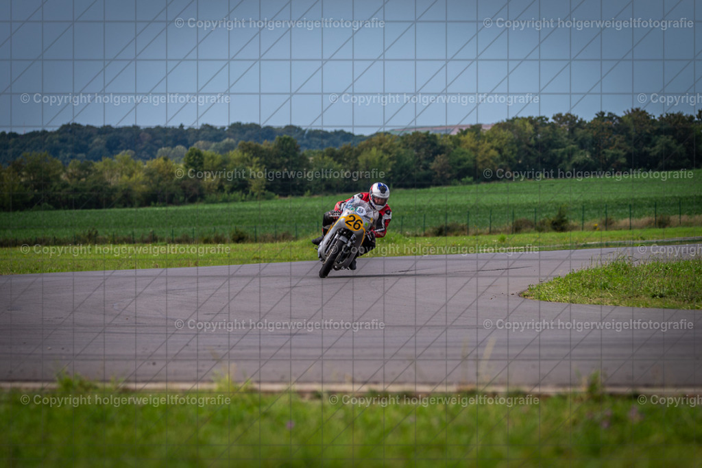 Honda RC 181 Jim Redmann Replica | Foto vom 3. Classic Motor Weekend 18. - 20. August 2023 auf dem Flugplatz in Obermehler - Realisiert mit Pictrs.com