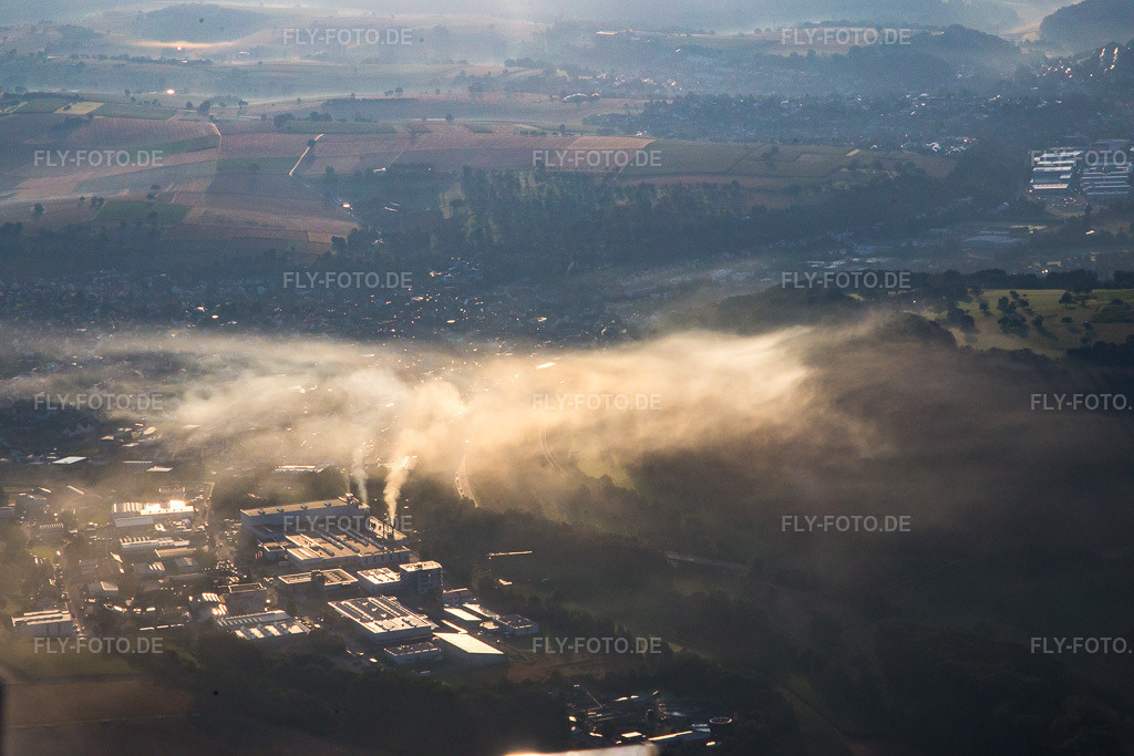 Luftbild: Industriegebiet Hammerwerkstraße im Morgennebel im Ortsteil Kleinsteinbach in Pfinztal im Bundesland Baden-Württemberg in Deutschland. Foto: IMG_092238.jpg vom 01.08.2016 durch Werner Riehm/FLY-FOTO.de