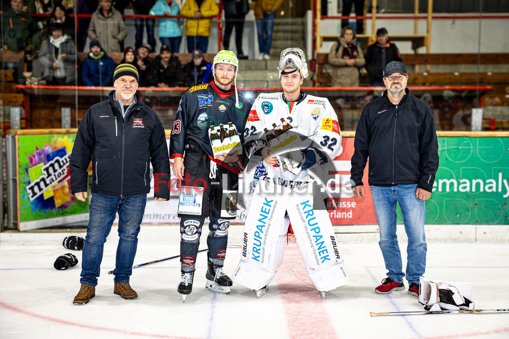 Peißenberg MINERS gegen HC Landsberg RIVER KINGS | Eishockey Bayernliga 2025/26 Vorrunde 4. Spieltag, Peißenberg MINERS gegen HC Landsberg RIVER KINGS, 20251024,Spieler des Spiels,2025-10-24 in Peißenberg (flatbuy Arena Peißenberg), Weiland PARRISH (MINERS 13), Moritz BORST (RIVERKINGS Goali 32)Copyright: WolfgangxLindner www.foto-lindner.de