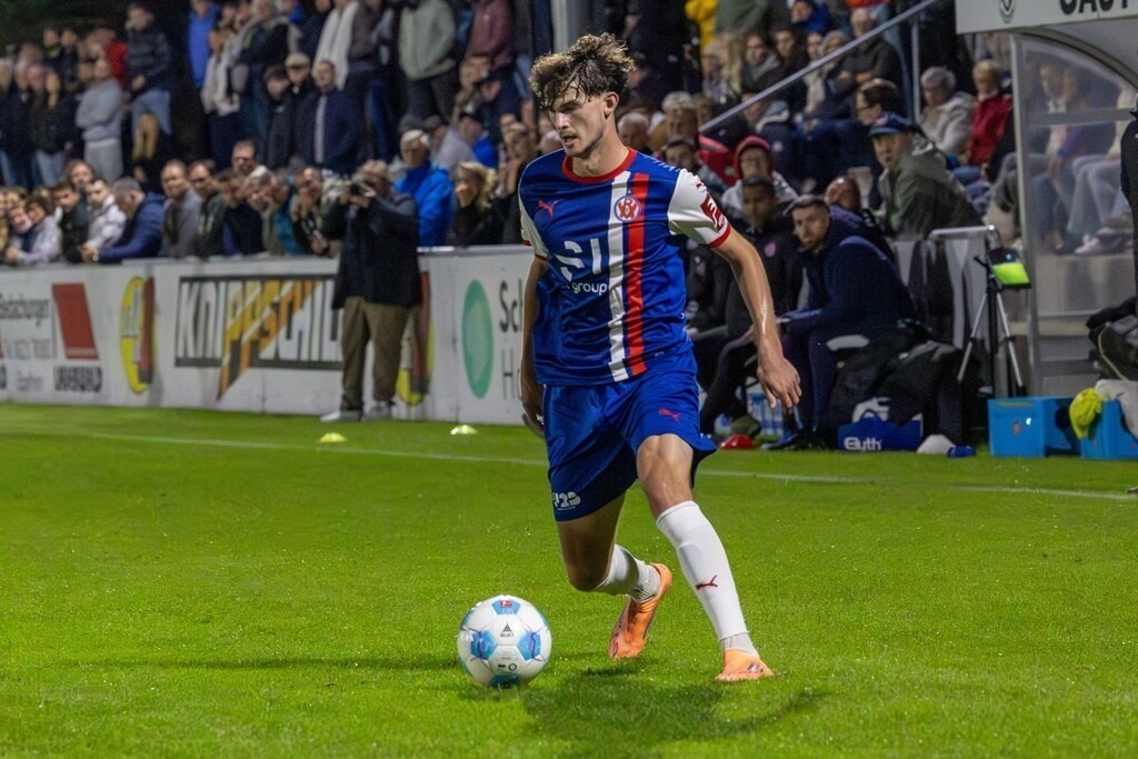 Fußball, Badischer Pokal 2025/26, Viertelfinale: ASV Eppelheim gegen VfR Mannheim***Am Ball: Tim Seifert (36, VfR Mannheim) | Fußball, Badischer Pokal 2025/26, Viertelfinale: ASV Eppelheim gegen VfR Mannheim***Am Ball: Tim Seifert (36, VfR Mannheim) - Realisiert mit Pictrs.com
