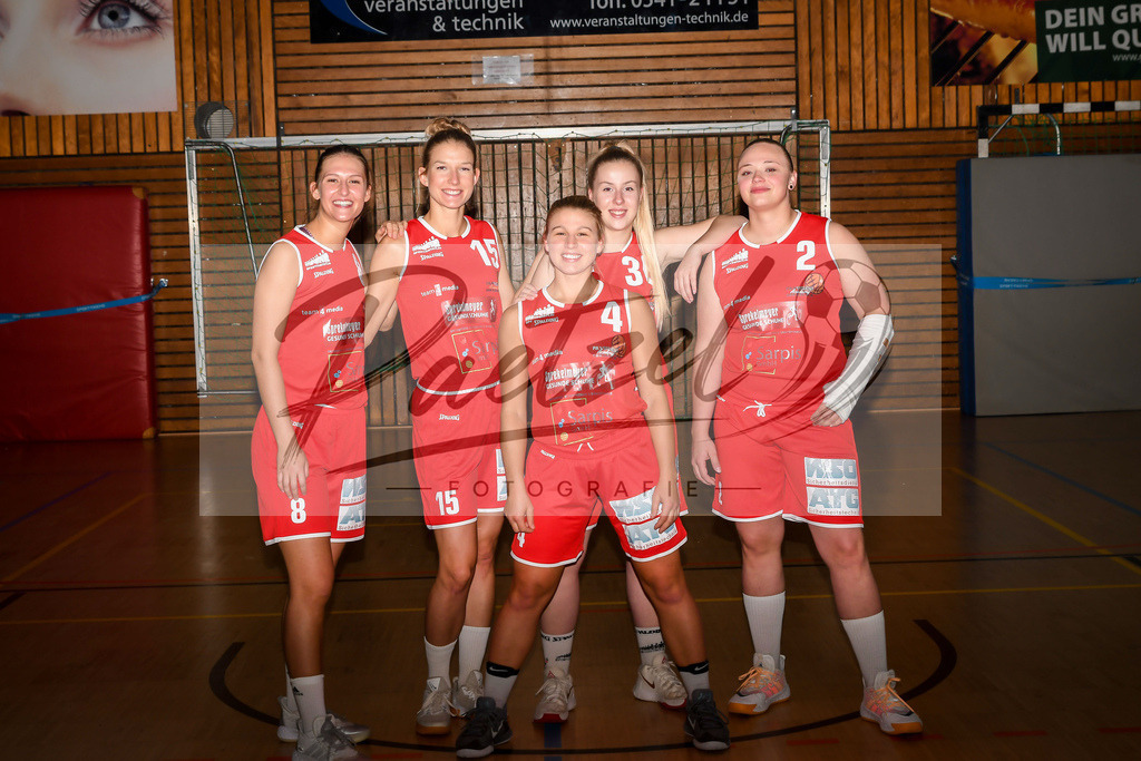 TEAOSC20201023_0033 | Basketball, Juniorinnen: v.li. Julia Dzeko, Michelle Mueller, Tessa Stompen, Clara Sophie Schwartz und Annemarie Potratz.  bei der Team Presentation der Panthers Academy Osnabrueck am 23.10.2020 in Osnabrueck, Deutschland. - Realisiert mit Pictrs.com