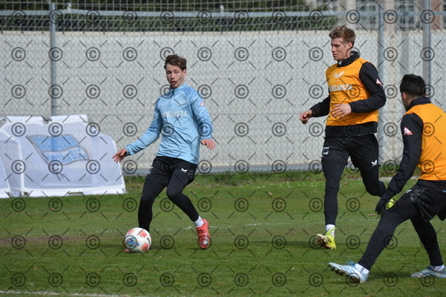 RGE_8860 | Hertha BSC, 2.Bundesliga, Herren, Training, Saison 2025/26, am Ball Leon Jensen ( Hertha BSC ), Dienstag, 31.03. 2026,   Fotograf: Ralf Gebhardt - Realisiert mit Pictrs.com