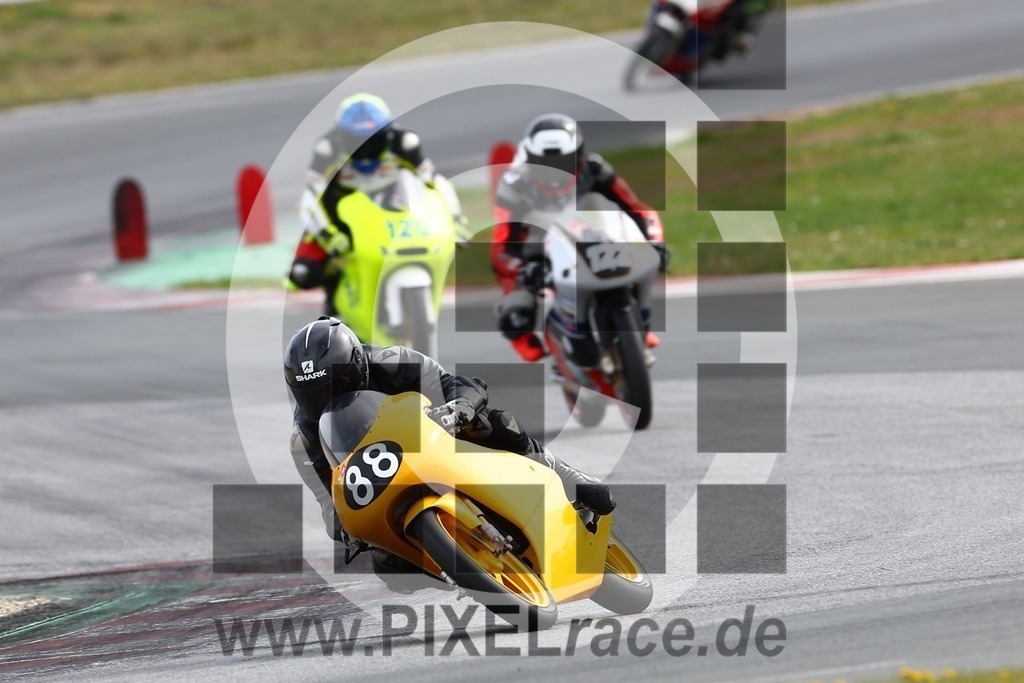 0122-20250413_05523 | Schöne Erinnerungen an spannende Momente - das festzuhalten ist unser Job. PIXELrace.de ist seit 2003 auf den Rennstrecken Europas unterwegs um die Action draußen beim Fahren und die wunderbare Stimmung imm Fahrerlager für euch einzufangen.