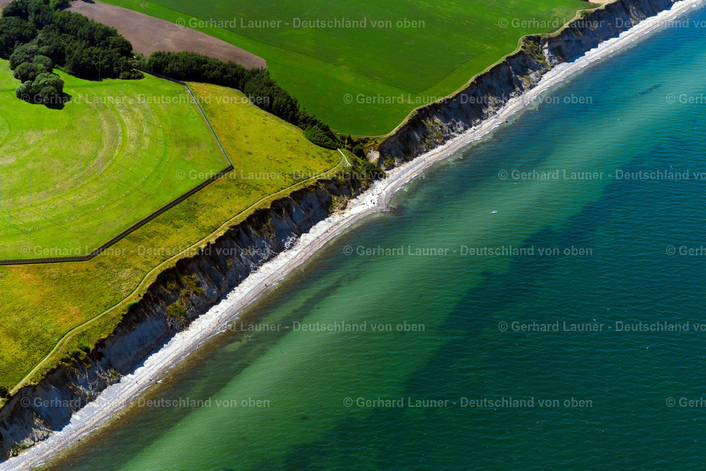 4037914 | Steilküste an der Ostsee bei Stohl 07.08.2020 Küsten- Landschaft am Ostsee- Sandstrand bei Schwedeneck im Bundesland Schleswig-Holstein, Deutschland. // Coastal landscape on the sandy Baltic Sea beach near Schwedeneck in the state Schleswig-Holstein, Germany. Foto: Gerhard Launer