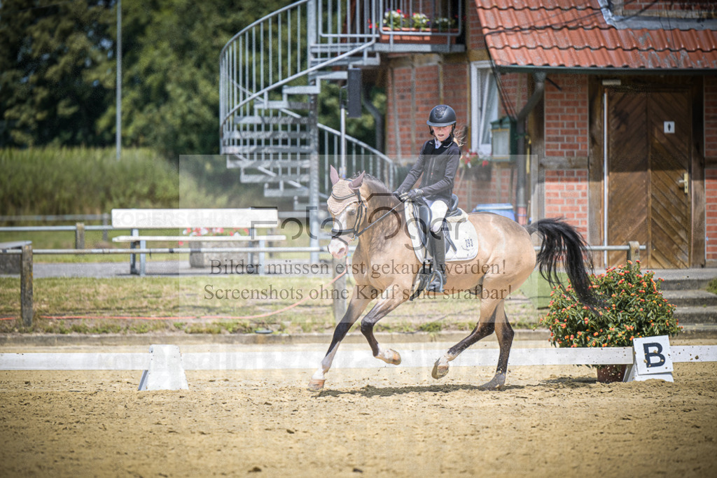 DOS_2877 | Entdecke hochwertige Reitturnierfotos von Foto Oger. Professionell, emotional und authentisch – jetzt Lieblingsmomente im Shop bestellen.Deutschlandweite Turnierfotografie. - Realisiert mit Pictrs.com