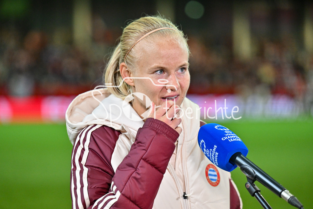 FC Bayern München Frauen - Arsenal London Frauen | im Bild eine glueckliche Pernille HARDER (FCB #21) nach ihrem Hattrick beim Heimsieg gegen Arsenal / Freisteller / Einzelfoto / UEFA Womens Champions League: FC Bayern München Frauen - Arsenal London Frauen, FC Bayern Campus am 09.10.2024