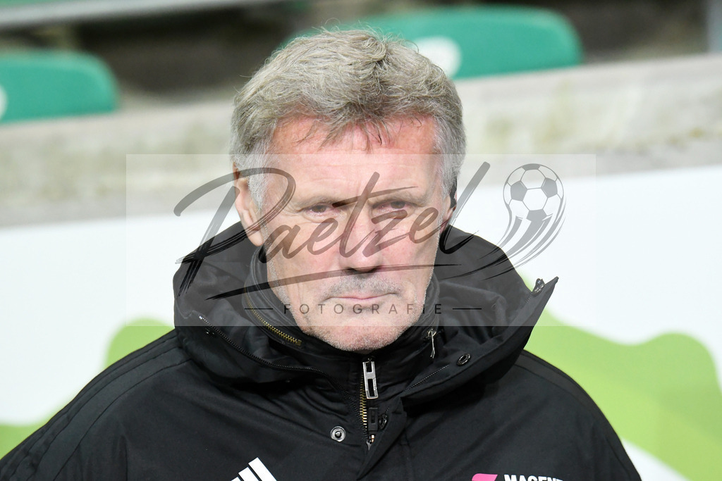 20200214_SCPFWK_0022 | Fussball, Herren: Rudi Bommer schaut waehrend des Spiels der 3. Liga zwischen SC Preussen Muenster und FC Wuerzburger Kickers im Preussenstadion am 14.02.2020 in Muenster, Deutschland.DFB / DFL REGULATIONS PROHIBIT ANY USE OF PHOTOGRAPHS AS IMAGE SEQUENCES AND/OR QUASI-VIDEO. - Realisiert mit Pictrs.com