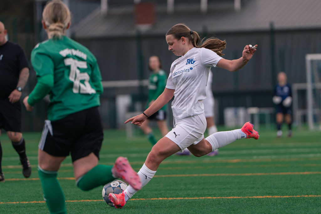 Fußball I Frauen I Saison 2025-2026 I Landesliga Weser-Ems I 13. Spieltag I BW Lohne - SV Olympia Uelsen I 9336 | jns.sportfotos - Realisiert mit Pictrs.com
