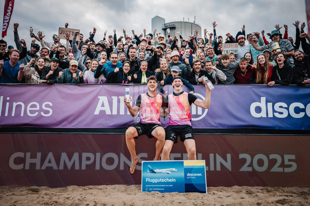 Beachvolleyball | Männer | Allianz German Beach Tour 2025 | Tourstop Berlin | 24.08.2025 | v.l. Max Just und Philipp Huster gewinnen das Turnier in Berlin