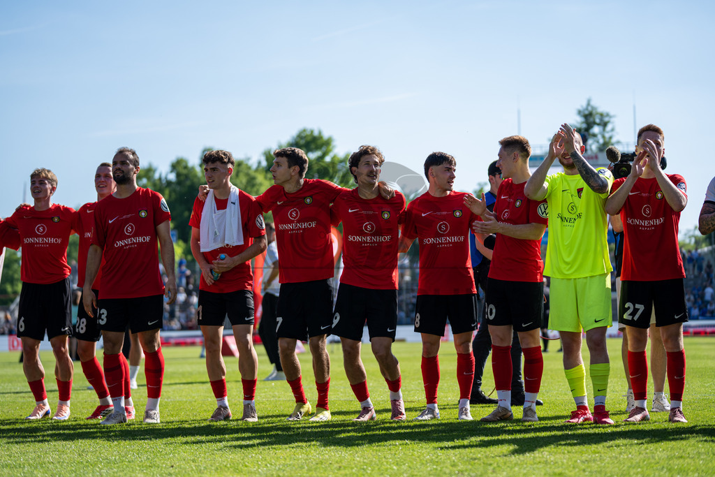 Stuttgarter Kickers vs. SG Sonnenhof Großaspach, Fussball, WFV-Pokal, Finale, 23.05.2026 | Team jubelt nach Abpfiff mit Fans, Zuschauern und Verantwortlichen,Stuttgarter Kickers vs. SG Sonnenhof Großaspach, Fussball, WFV-Pokal, Finale, 23.05.2026