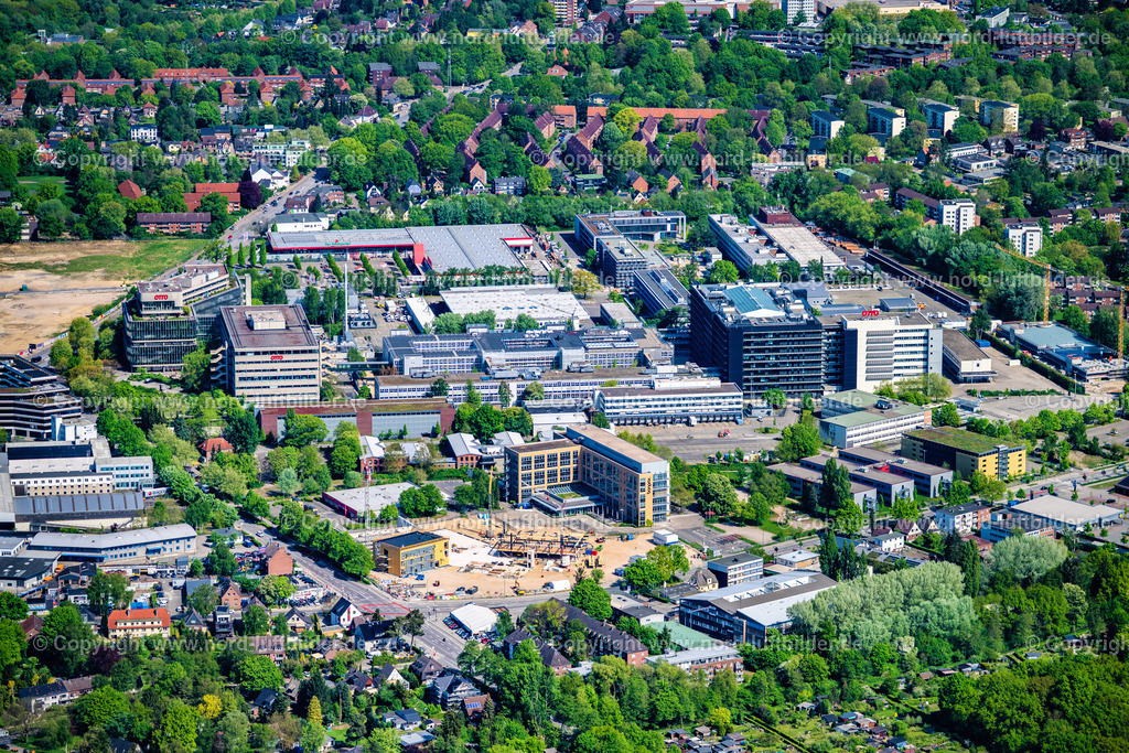 Hamburg_Bramfeld_Otto_ELS_2714010525 | HAMBURG 01.05.2025 Büro- und Geschäftshaus- Ensemble an der Werner-Otto-Straße in Hamburg, Deutschland. Weiterführende Informationen bei: Otto (GmbH & Co KG). // Office building - Ensemble on Werner-Otto-Strasse in Hamburg, Germany. Further information at: Otto (GmbH & Co KG). Foto: Martin Elsen