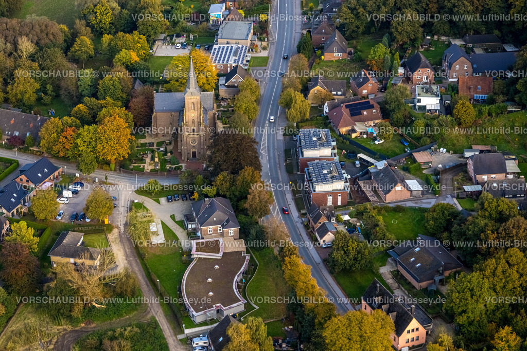 Kranenburg241014818 | Luftbild, kath. Kirche St. Lambertus, Hospiz, Wohngebiet Kranenburger Straße, Donsbrüggen, Kleve, Niederrhein, Nordrhein-Westfalen, Deutschland