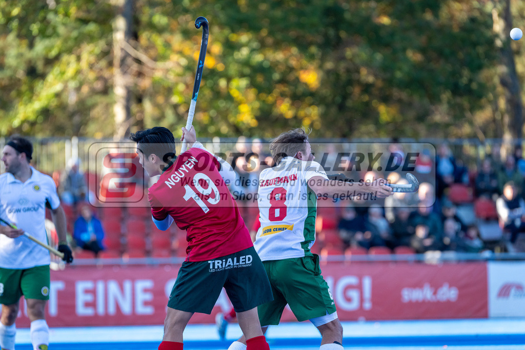 HK_20241103_108535 | 1. Bundesliga Herren Crefelder HTC - Hamburger Polo Club am 3.11.2024 CHTC Krefeld, Krefeld , Nguyen Tino ( Crefelder HTC #19 ) , Paul Kaufmann ( Hamburger Polo Club #8 )