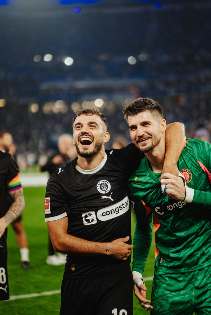 _STP1459 | Der offizielle Shop für FC St. Pauli Fotos. Wähle aus Spielszenen & Fanmomenten dein FCSP Wunschformat. Wir liefern Millerntor-Atmosphäre.