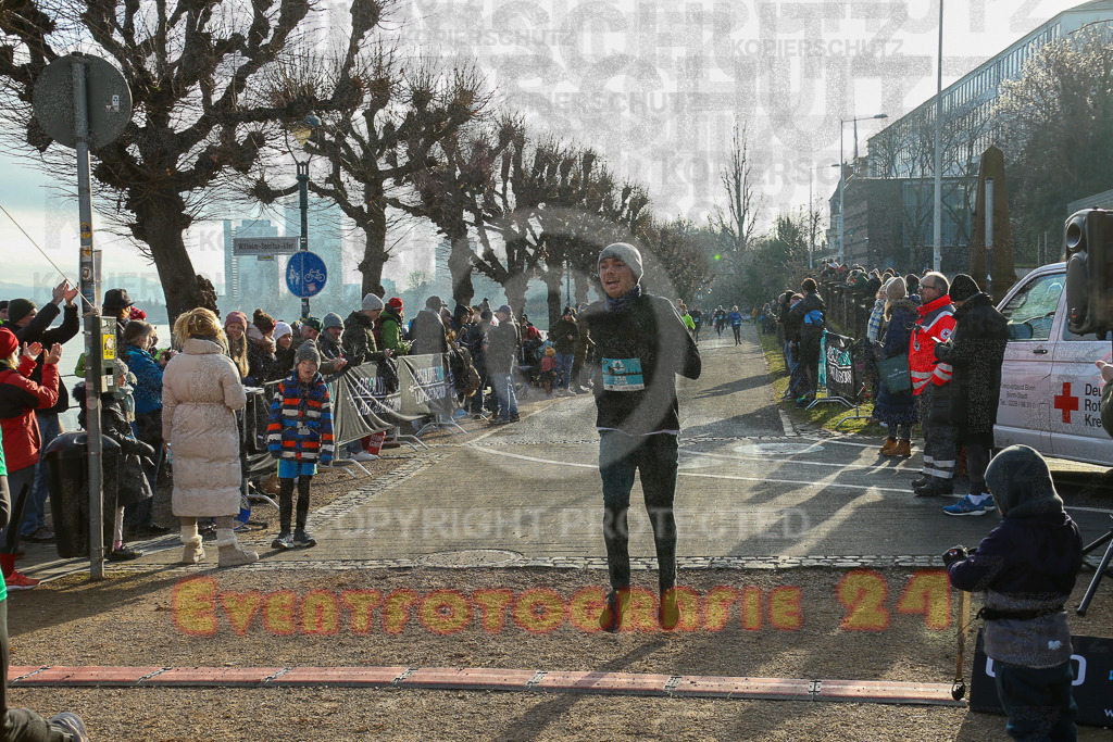 241231_1159_EX1_3334 | Sportfotografie im Rhein-Sieg Kreis, Köln, Bonn, NRW, Rheinland Pfalz, Hessen, etc. Unser Tätigkeitsfeld umfasst den Laufsport vom Volkslauf über den Marathon, Duathlon, Triathon bis zum Ultralauf wie Kölnpfad Ultra oder Schindertrail.