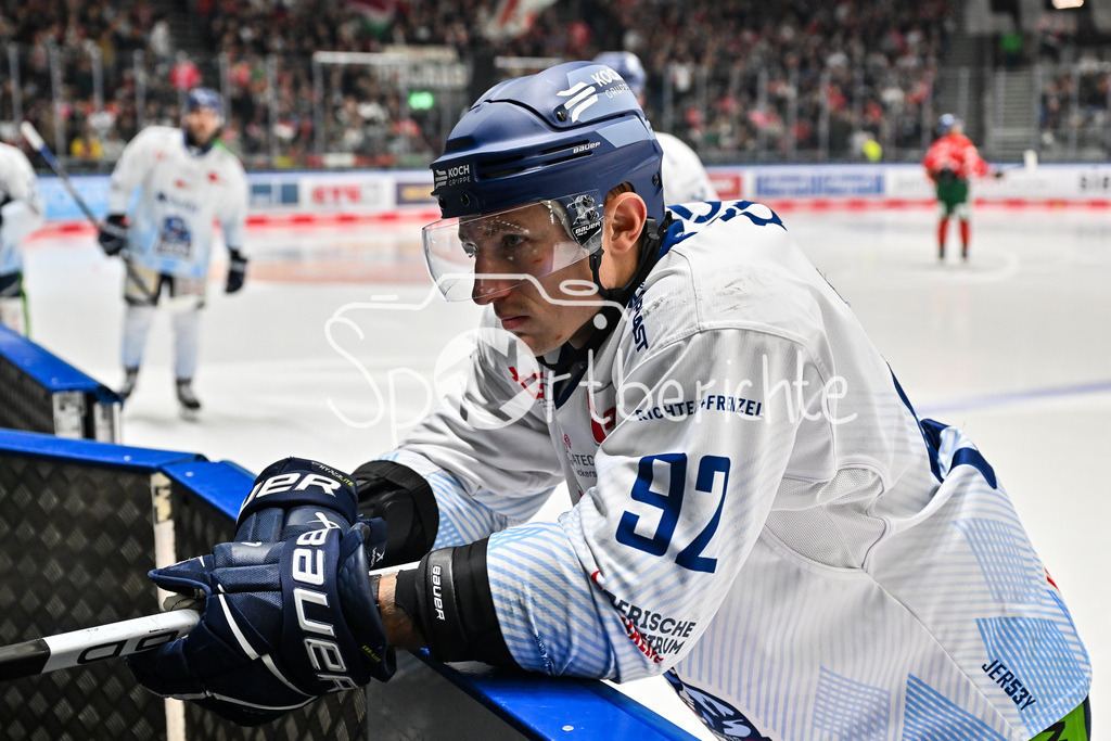 Augsburger Panther - Straubing Tigers | Augsburg, DEUTSCHLAND - 14. NOVEMBER: im Bild Marcel BRANDT (Straubing Tigers 92) / Einzelfoto / Freisteller beim Ligaspiel zwischen den Augsburger Panthern und den Straubing Tigers am 18. Spieltag der Penny DEL im Curt Frenzel Stadion am 14.11.2025