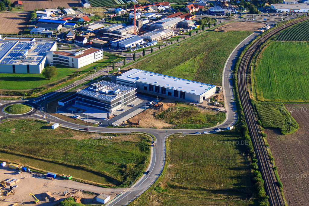 Luftbild: Neubau der ITK Engineering GmbH in Rülzheim im Bundesland Rheinland-Pfalz in Deutschland. – Foto: IMG_59615.jpg vom 04.09.2013 durch Werner Riehm/FLY-FOTO.de – Auflösung des Originals: 4752 x 3168 px – ITK Engineering - Ihr Partner für Digital Engineering