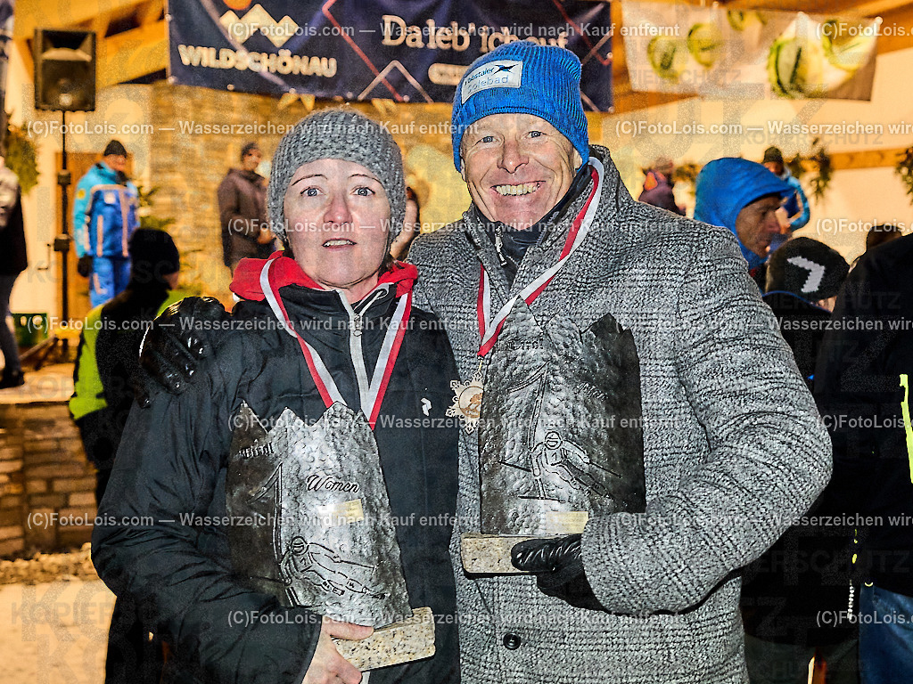 ALP5198_MASTERS-Cup_GS_Siegerehrung_Bergner-Herb | (C)FotoLois.com, Alois Spandl. FIS Masters-Cup Wildschönau, Giant Slalom auf der Piste Schatzberg GS, Siegerehrung auf dem Dorfplatz Niederau, Sa 13. Januar 2024.