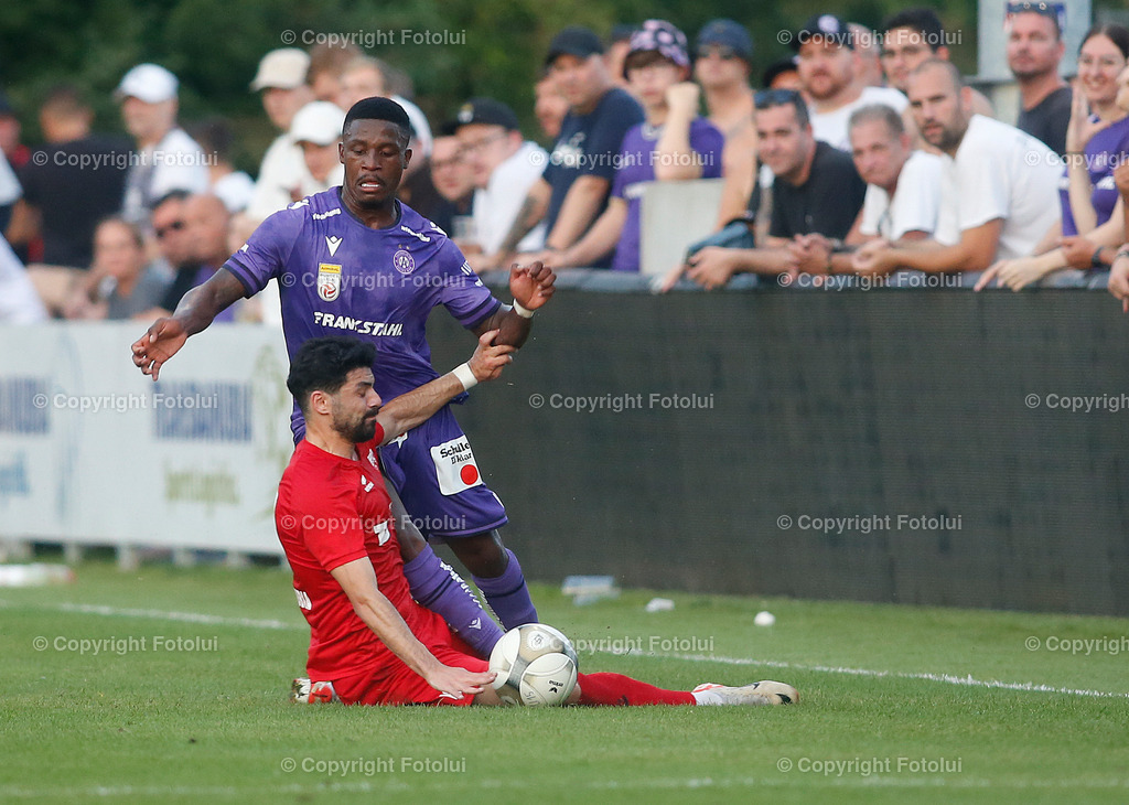 A_LUI_280824_32 | SPORT FUSSBALL UNIQA OEFB CUP 2024 2.RUNDE ASKOE OEDT-WIENER AUSTRIA 28.08.2024 IM BILD: BUENYAMIN KARATAS (OEDT) UND CRISTIANO (AUSTRIA) FOTO:FOTOLUI