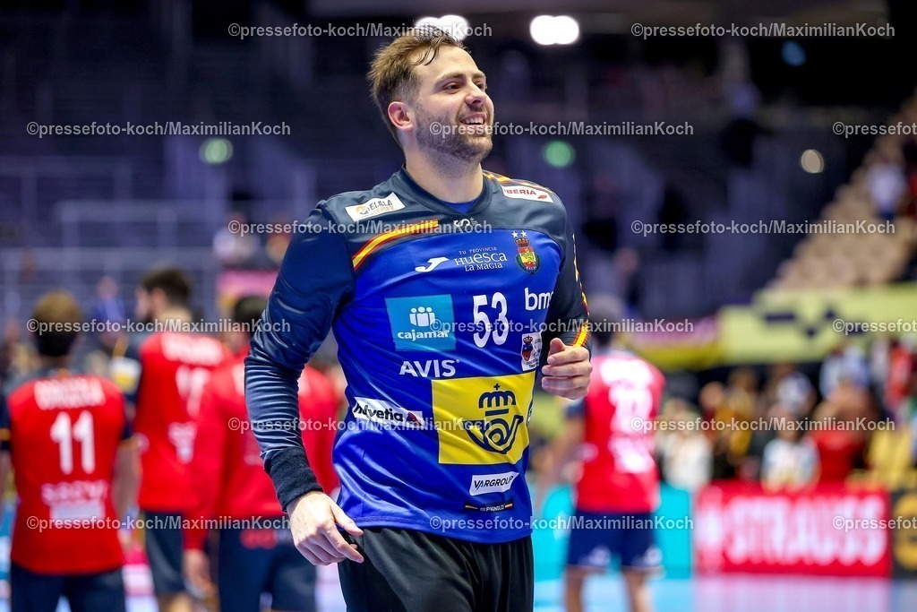 EHF15012601084 | 15.01.2026, Handball, Men's EHF EURO 2026, Spanien - Serbien, Jyske Bank Boxen in Herning, Dänemark, Preliminary Round: Abschlussjubel nach dem Sieg der Spanier gegen Serbien -  Ignacio Biosca García (Espania #53) 