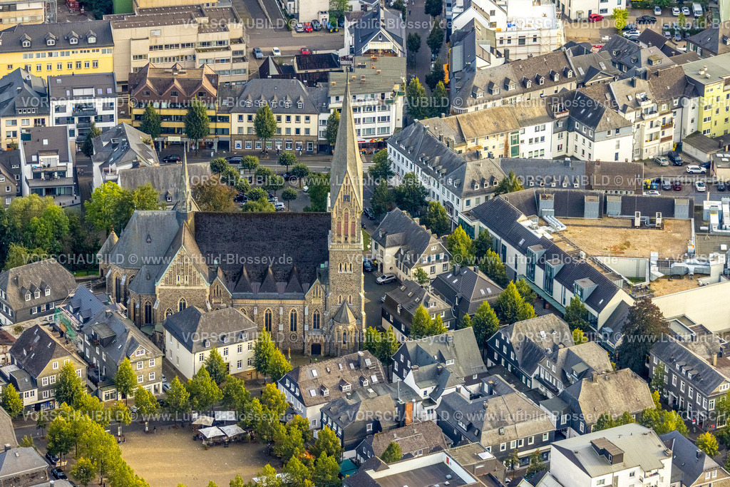 Olpe230913319 | Luftbild, St. Martinus-Kirche und Marktplatz, Wohngebiet zwischen Winterbergstraße und Auf der Mauer, Olpe-Stadt, Olpe, Sauerland, Nordrhein-Westfalen, Deutschland