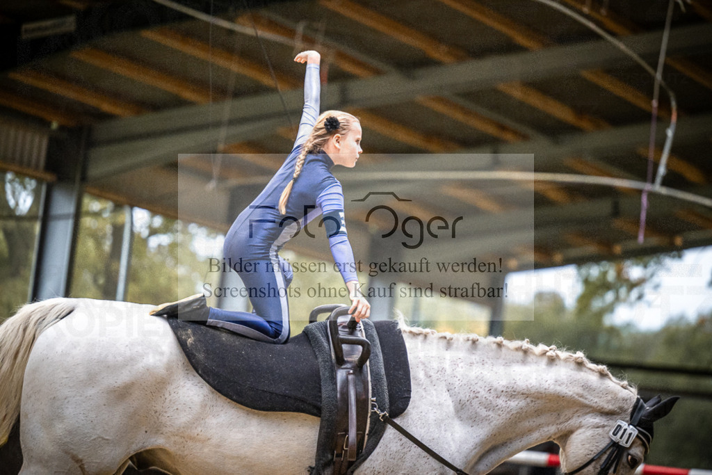 DOS_0229 | Entdecke hochwertige Reitturnierfotos von Foto Oger. Professionell, emotional und authentisch – jetzt Lieblingsmomente im Shop bestellen.Deutschlandweite Turnierfotografie. - Realisiert mit Pictrs.com