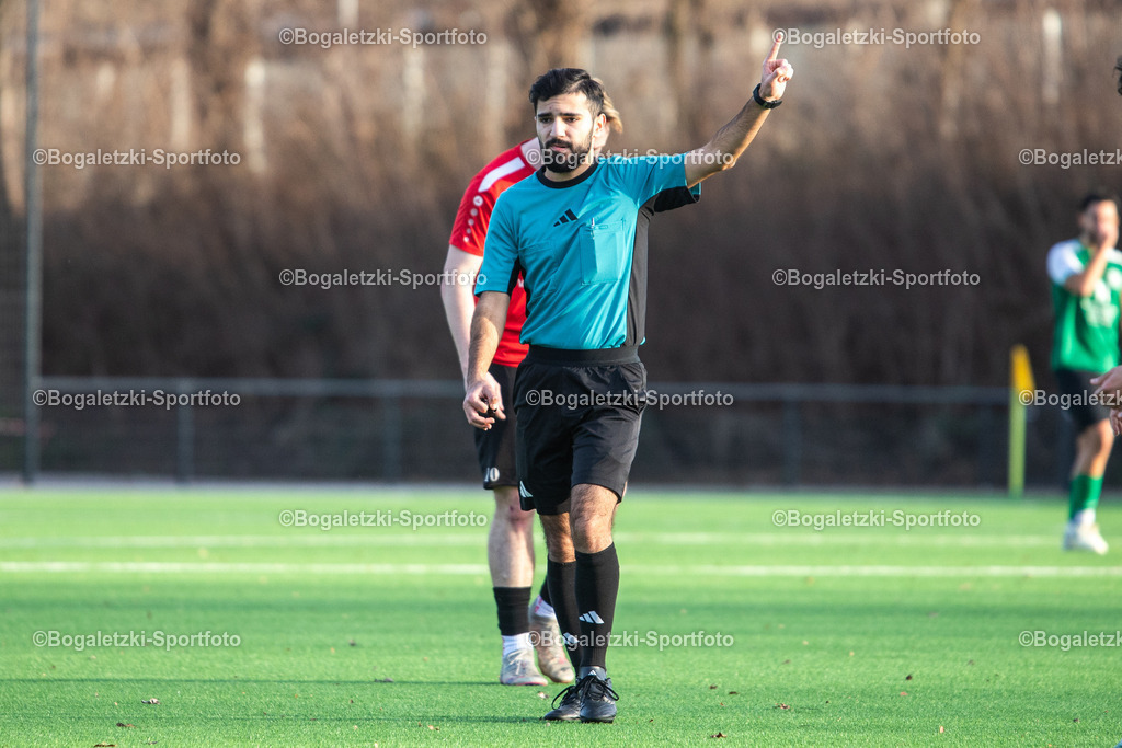 Kreispokal DU/MH/DIN, Achtelfinale, SV Duissern - Spvgg Meiderich 06/95, Duisburg, Germany | 17.01.2026, Fussball, Kreispokal DU/MH/DIN, SV Duissern -Spvgg Meiderich 06/95: Schiedsrichter Salar Khalesch - Realisiert mit Pictrs.com