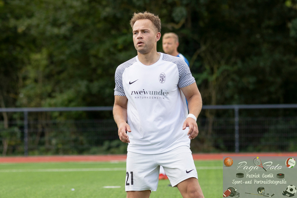 Testspiel: Spvgg. 03 Fechenheim - Türk Gücü Friedberg, 13.07.2024 | Kennedy Ogbonnaya (Spvgg. 03 Fechenheim #21), Spvgg. 03 Fechenheim - Türk Gücü Friedberg, Frankfurt am Main, Sportanlage Birsteiner Straße, 13.7.2024 - Realisiert mit Pictrs.com