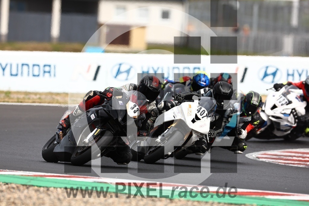 0033-20240726_02461 | Schöne Erinnerungen an spannende Momente - das festzuhalten ist unser Job. PIXELrace.de ist seit 2003 auf den Rennstrecken Europas unterwegs um die Action draußen beim Fahren und die wunderbare Stimmung imm Fahrerlager für euch einzufangen.