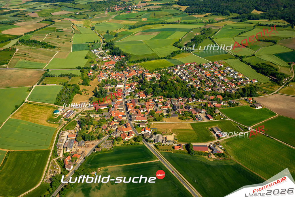 Das Luftbild zeigt Oberschwappach Knetzgau - Die Luftaufnahme wurde 2023 vom UL-Flugzeug aus erstellt ( keine Drohne ) - Hochauflösende Luftaufnahme - Für grossformatige Ausdrucke geeignet. Die Geschenkidee !Mit Lizenz und Bildrechte bestellbar