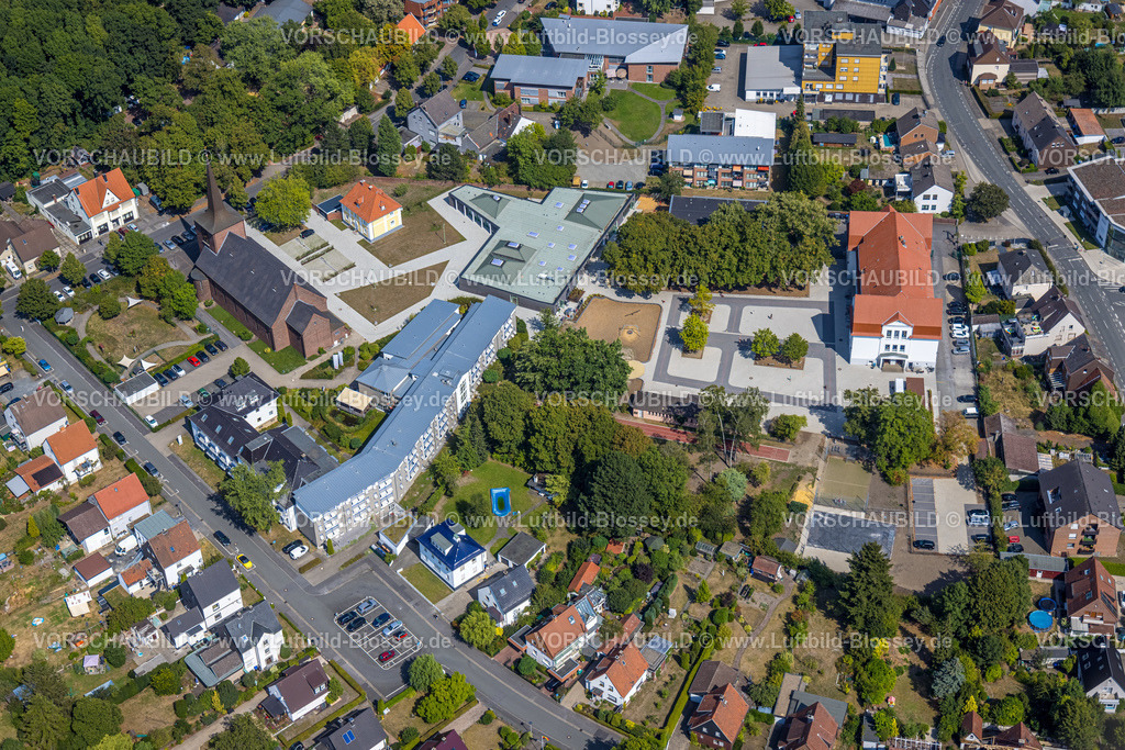 Hamm220809476HerringenPelkum | Luftbild, kath. Heilig Kreuz Kirche, Lessingschule, Caritasverband Hamm, Caritas-Altenheim St. Josef, Baustelle Neubau Haus der Begegnung, Herringen, Hamm, Ruhrgebiet, Nordrhein-Westfalen, Deutschland