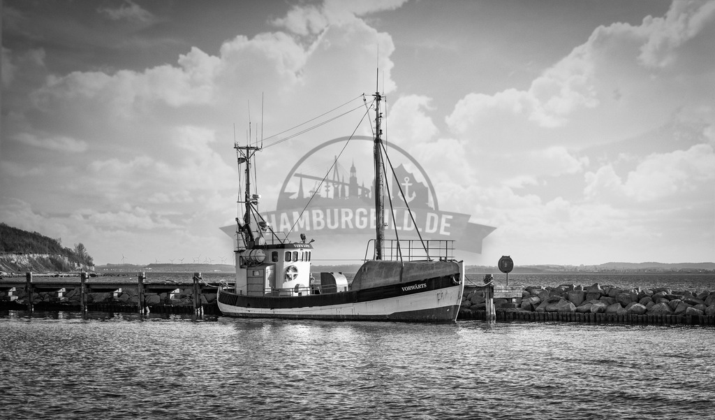 stativkunst-415 | Exklusive Hamburg collagen, tolle Segelbilder und viele weitere tolle Motive auf Leinwand, Poster, Alu-Dibond, u.v.m. findet Ihr bei uns auf hamburgbild.de. Findet Euer Wandbild für Euer Zuhause, Büro oder die  Praxis…. - Realisiert mit Pictrs.com