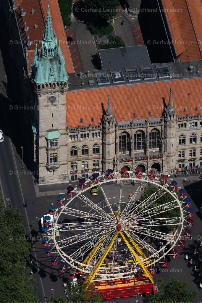 4035723 | BRAUNSCHWEIG 31.07.2020 Riesenrad am Platz der Deutschen Einheit in Braunschweig im Bundesland Niedersachsen, Deutschland. Weiterführende Informationen bei: Braunschweig Stadtmarketing GmbH. // Ferris wheel in Brunswick in the state Lower Saxony, Germany. Further information at: Braunschweig Stadtmarketing GmbH. Foto: Gerhard Launer