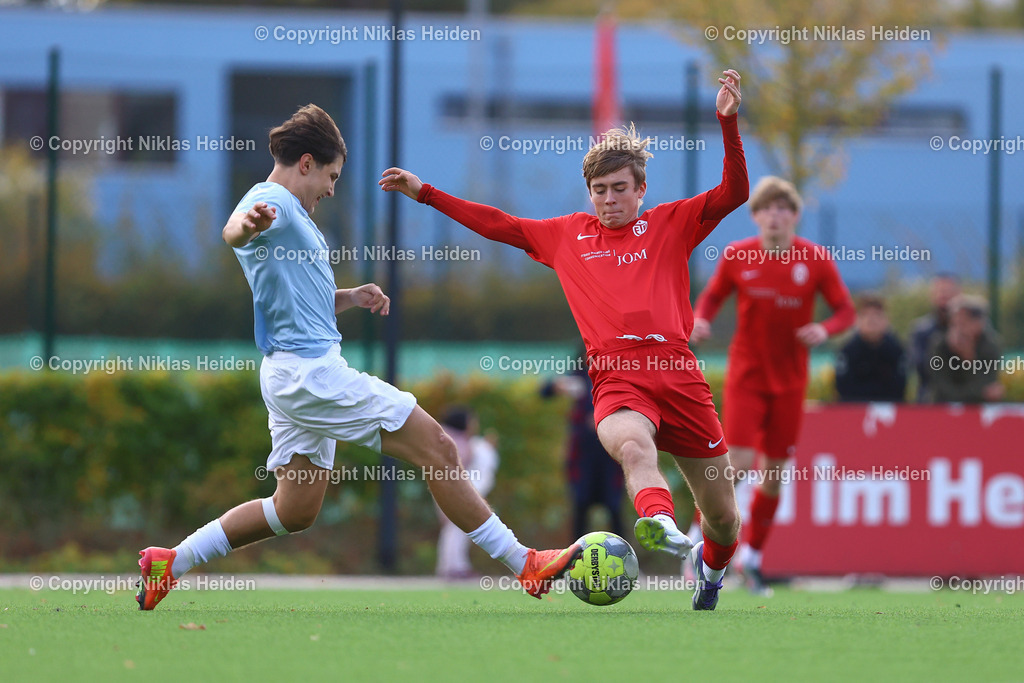 NH_EimsbüttelerTVU19_Altona93U19_RegionalligaNord_11102025 | #20 Linus Dennis Ahrens (Eimsbütteler TV U19), #11 Elijoan Khan Yilmaz (Altona 93 U19)Fußball I Junioren I A-Junioren Regionalliga Nord I Saison 2025-2026  I 7. Spieltag I Eimsbütteler TV U19 - Altona 93 I 11.10.2025 I Sportzentrum Hoheluft