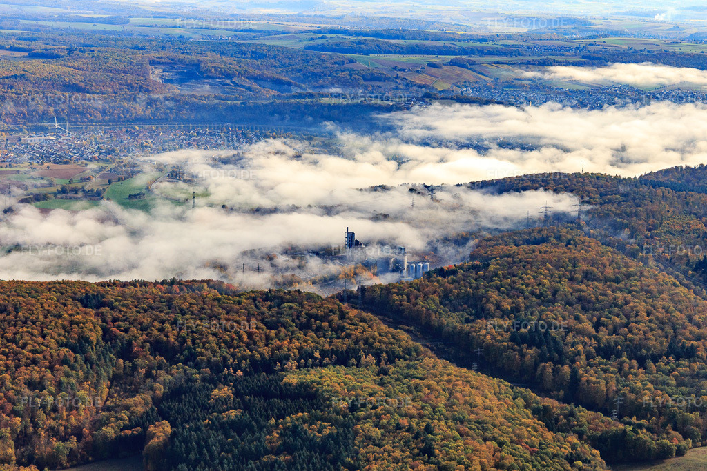 Luftbild: Nebel im Neckartal in Haßmersheim im Bundesland Baden-Württemberg in Deutschland. Foto: IMG_112270.jpg vom 02.11.2018 durch Werner Riehm/FLY-FOTO.de
