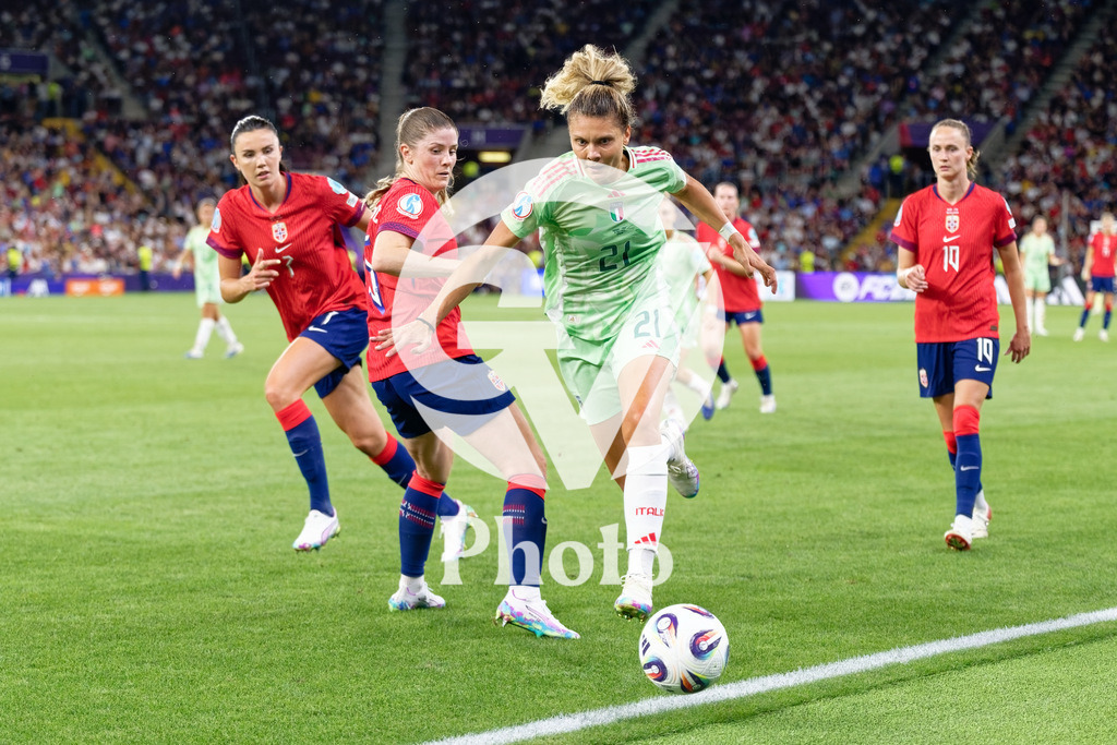 Norway v Italy - UEFA Women's EURO 2025 Quarter-Final | GENEVA, SWITZERLAND - JULY 16: Michela Cambiaghi of Italy runs with the ball during the UEFA Women's EURO 2025 Quarter-Final match between Norway and Italy at Stade de Geneve on July 16, 2025 in Geneva, Switzerland. (Photo by Giuseppe Velletri/Sports Press Photo/Getty Images)