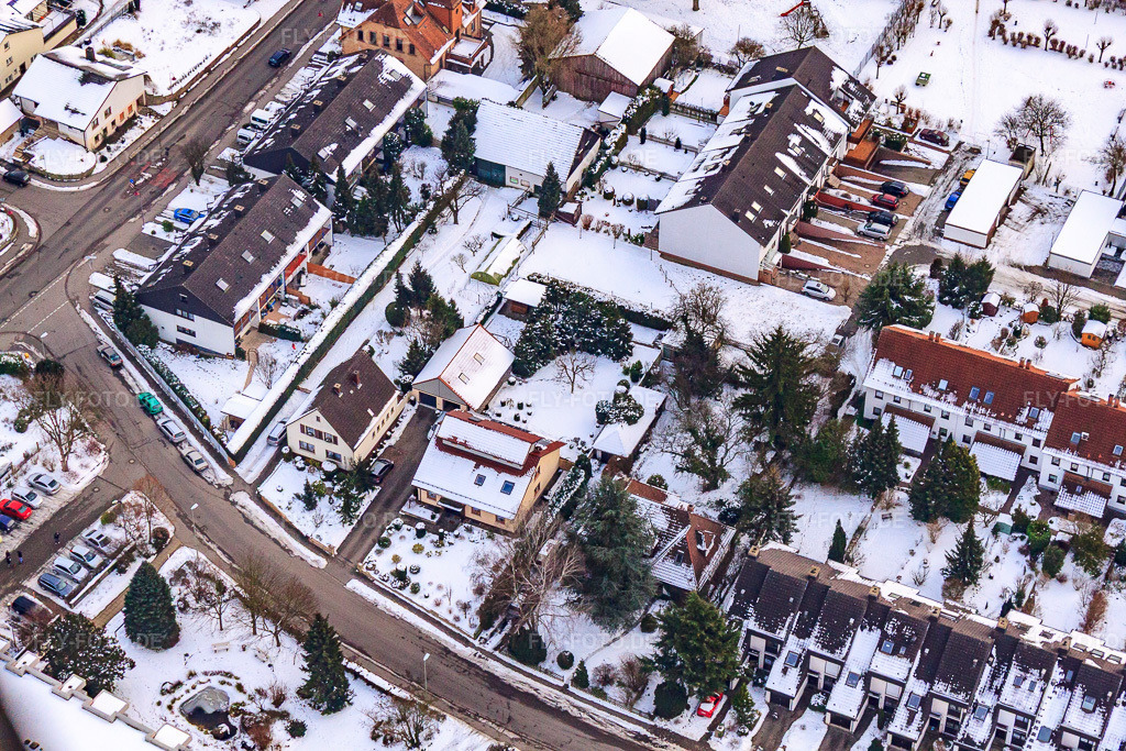 Luftbild: Guttenbergstraße bei Schnee in Kandel im Bundesland Rheinland-Pfalz in Deutschland. Foto: IMG_23850.jpg vom 16.01.2010 durch Werner Riehm/FLY-FOTO.de