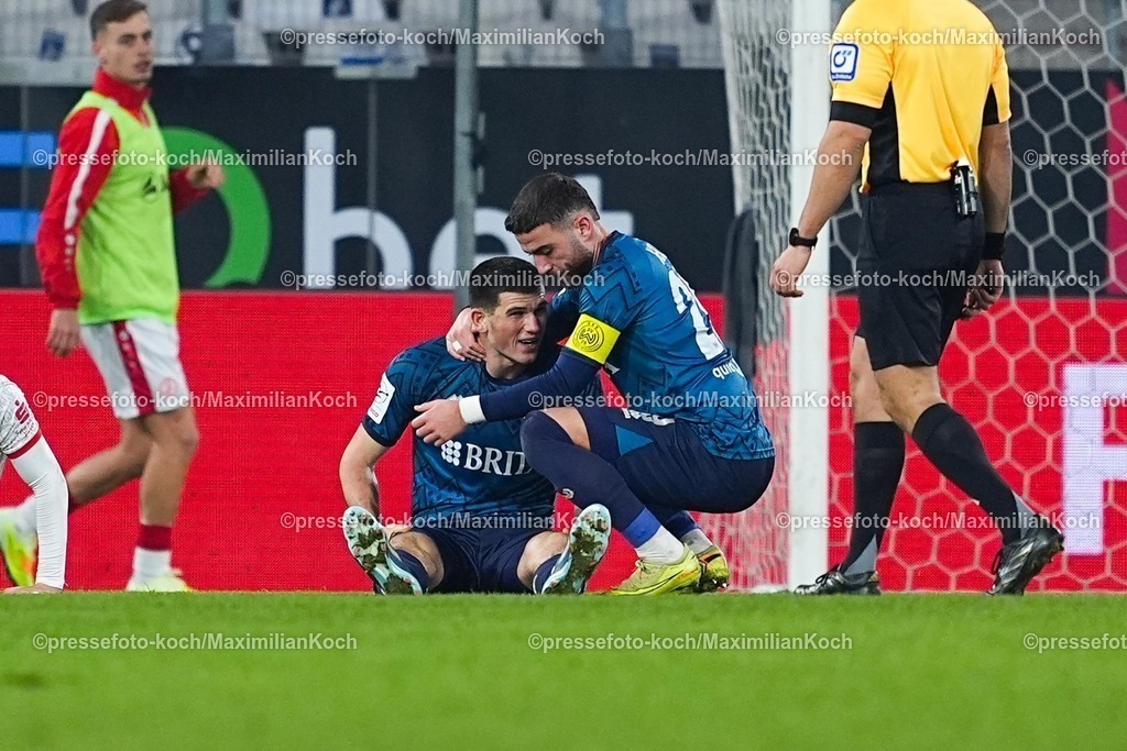 xYDRx01022601073 | 01.02.2026, xydrx, Fußball, 3.Liga, Rot-Weiss Essen - SV Wehen Wiesbaden, Saison 2025 2026, Stadion an der Hafenstraße: Torjubel nach dem Tor zum 1:1 für den SV Wehen Wiesbaden durch Torschütze Fatih Kaya (SV Wehen Wiesbaden #29)    DFB regulations prohibit any use of photographs as image sequences and or quasi-video. Photo: xYannisxDreimannxPressefotoKochx
