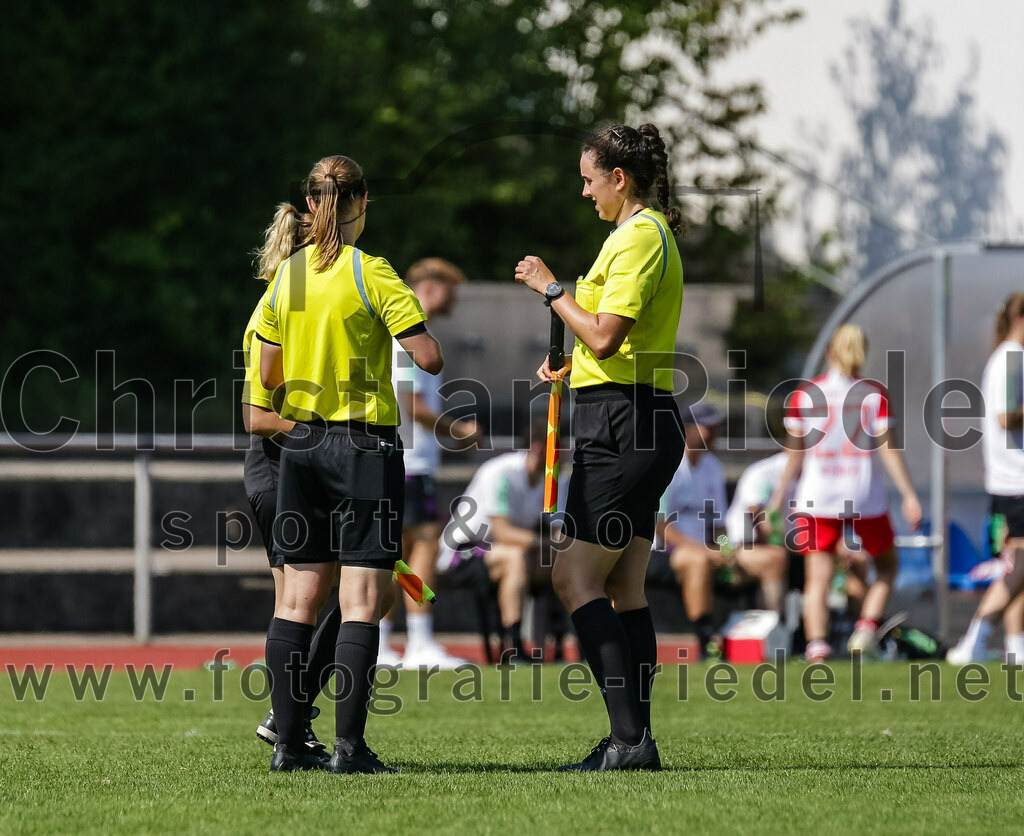 2023-09-09_086_FC_Bayern_Muenchen_gegen_SC_Freiburg | Aschheim, Deutschland, 09.09.2023:
Fußball, B-Juniorinnen-Bundesliga Süd 2023 / 2024, 1. Spieltag, FC Bayern München gegen SC Freiburg, Endergebnis: 4:0

Foto: Christian Riedel / fotografie-riedel.net